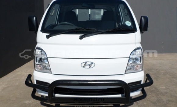 Buy Used Hyundai H200 White Car in Willemstad in Curacao Buy Used Hyundai H200 White Car in Willemstad in Curacao