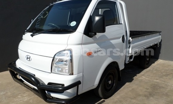 Buy Used Hyundai H200 White Car in Willemstad in Curacao Buy Used Hyundai H200 White Car in Willemstad in Curacao