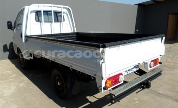 Buy Used Hyundai H200 White Car in Willemstad in Curacao Buy Used Hyundai H200 White Car in Willemstad in Curacao