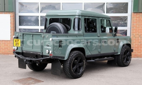 Buy Used Land Rover Defender Green Car in Willemstad in Curacao Buy Used Land Rover Defender Green Car in Willemstad in Curacao