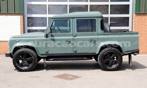 Buy Used Land Rover Defender Green Car in Willemstad in Curacao Buy Used Land Rover Defender Green Car in Willemstad in Curacao