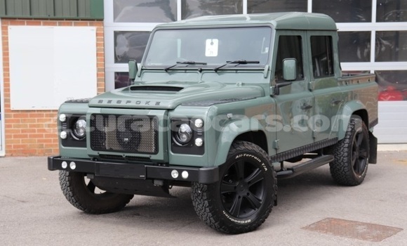 Buy Used Land Rover Defender Green Car in Willemstad in Curacao Buy Used Land Rover Defender Green Car in Willemstad in Curacao