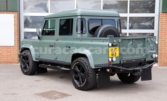 Buy Used Land Rover Defender Green Car in Willemstad in Curacao Buy Used Land Rover Defender Green Car in Willemstad in Curacao