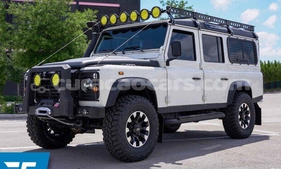 Buy Used Land Rover Defender White Car in Willemstad in Curacao Buy Used Land Rover Defender White Car in Willemstad in Curacao