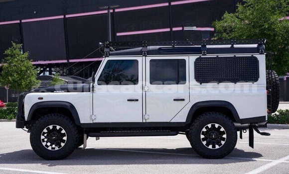 Buy Used Land Rover Defender White Car in Willemstad in Curacao Buy Used Land Rover Defender White Car in Willemstad in Curacao