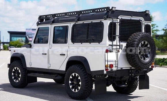 Buy Used Land Rover Defender White Car in Willemstad in Curacao Buy Used Land Rover Defender White Car in Willemstad in Curacao