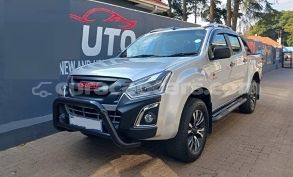 Buy Used Isuzu D–MAX Silver Car in Willemstad in Curacao