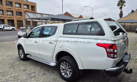 Buy Used Mitsubishi L200 White Car in Willemstad in Curacao Buy Used Mitsubishi L200 White Car in Willemstad in Curacao