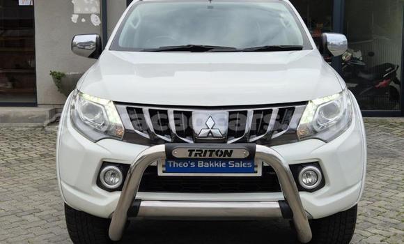 Buy Used Mitsubishi L200 White Car in Willemstad in Curacao Buy Used Mitsubishi L200 White Car in Willemstad in Curacao