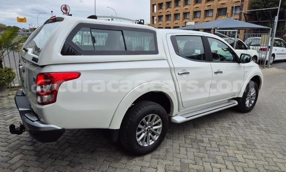 Buy Used Mitsubishi L200 White Car in Willemstad in Curacao Buy Used Mitsubishi L200 White Car in Willemstad in Curacao