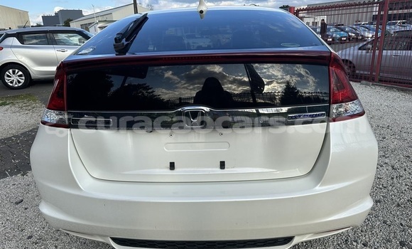 Buy Used Honda Insight White Car in Willemstad in Curacao Buy Used Honda Insight White Car in Willemstad in Curacao