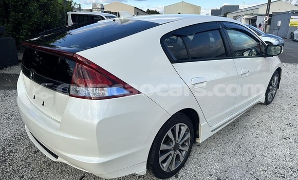 Buy Used Honda Insight White Car in Willemstad in Curacao Buy Used Honda Insight White Car in Willemstad in Curacao