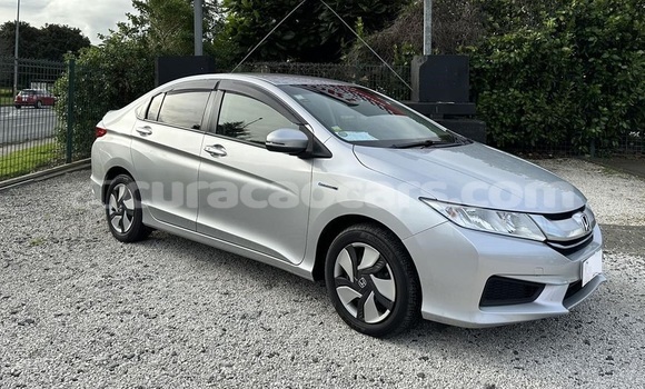Buy Used Honda Grace Silver Car in Willemstad in Curacao Buy Used Honda Grace Silver Car in Willemstad in Curacao