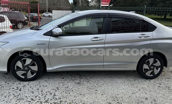 Buy Used Honda Grace Silver Car in Willemstad in Curacao Buy Used Honda Grace Silver Car in Willemstad in Curacao