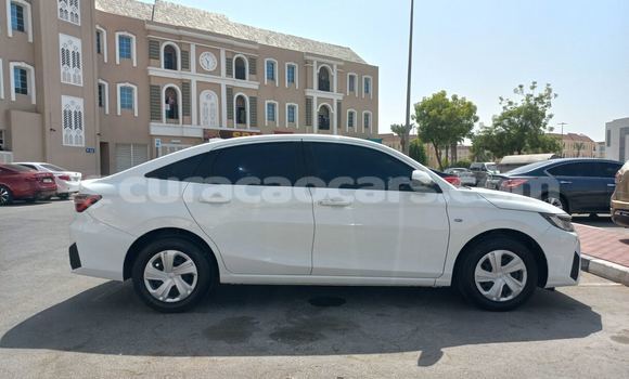 Buy Used Toyota Yaris White Car in Willemstad in Curacao Buy Used Toyota Yaris White Car in Willemstad in Curacao