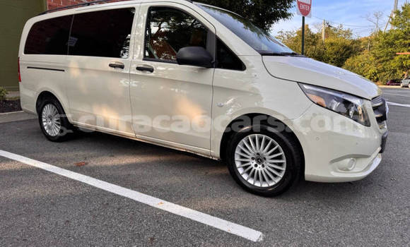 Buy Used Mercedes-Benz Vito White Car in Willemstad in Curacao
