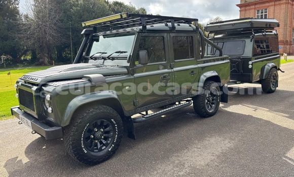 Buy Used Land Rover Defender Green Car in Willemstad in Curacao Buy Used Land Rover Defender Green Car in Willemstad in Curacao