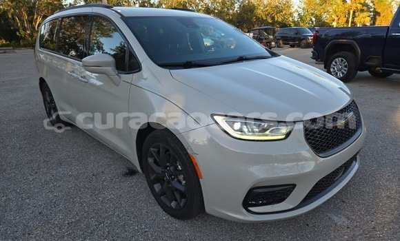 Buy Used Chrysler Pacifica White Car in Willemstad in Curacao Buy Used Chrysler Pacifica White Car in Willemstad in Curacao