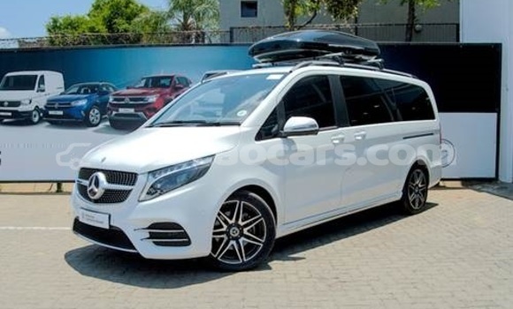 Buy Used Mercedes-Benz V-klasse White Car in Willemstad in Curacao