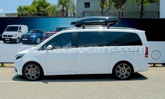 Buy Used Mercedes-Benz V-klasse White Car in Willemstad in Curacao Buy Used Mercedes-Benz V-klasse White Car in Willemstad in Curacao