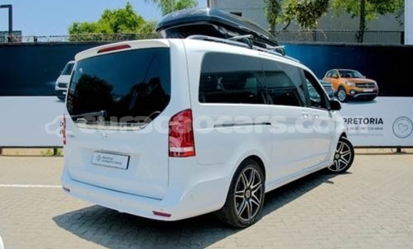 Buy Used Mercedes-Benz V-klasse White Car in Willemstad in Curacao Buy Used Mercedes-Benz V-klasse White Car in Willemstad in Curacao