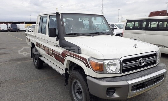 Buy Used Toyota Land Cruiser White Car in Willemstad in Curacao Buy Used Toyota Land Cruiser White Car in Willemstad in Curacao