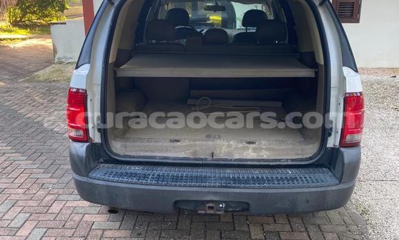 Buy Used Ford Explorer White Car in Sint Michiel Liber in Curacao Buy Used Ford Explorer White Car in Sint Michiel Liber in Curacao