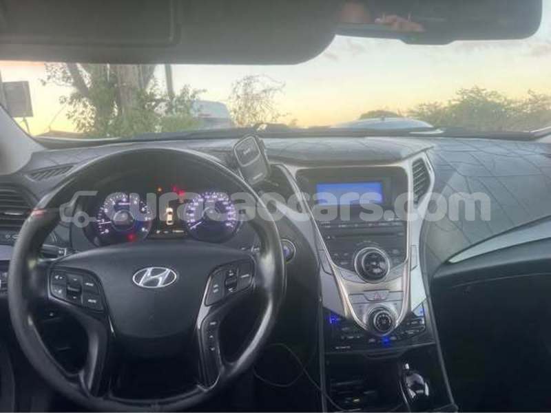 Big with watermark hyundai azera curacao barber 4437