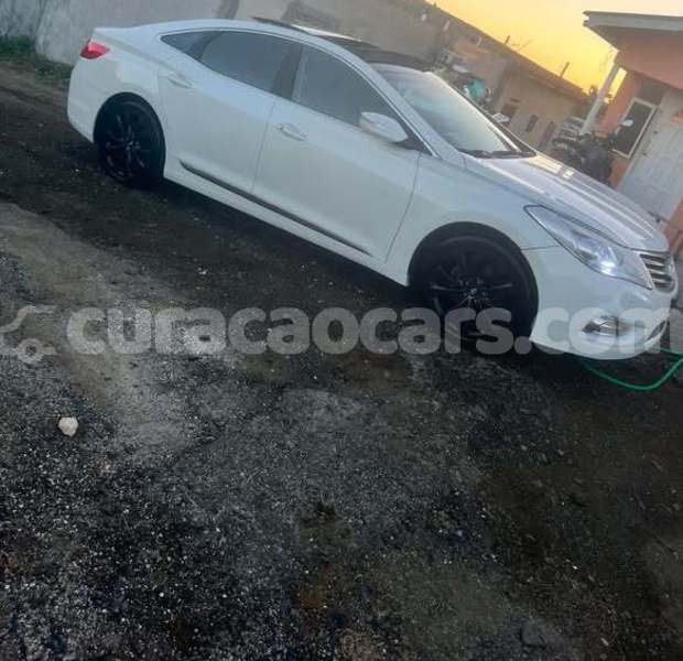 Big with watermark hyundai azera curacao barber 4437