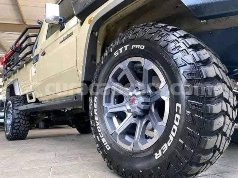 Big with watermark toyota land cruiser curacao willemstad 4466