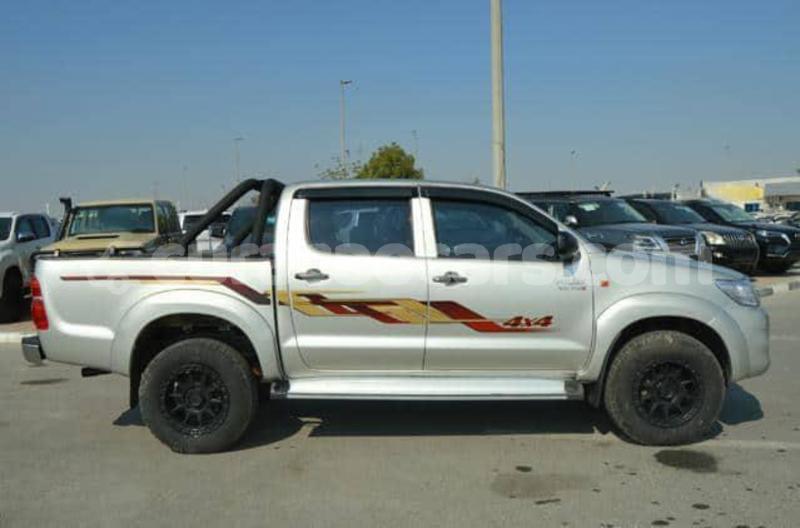 Big with watermark toyota hilux curacao willemstad 4474