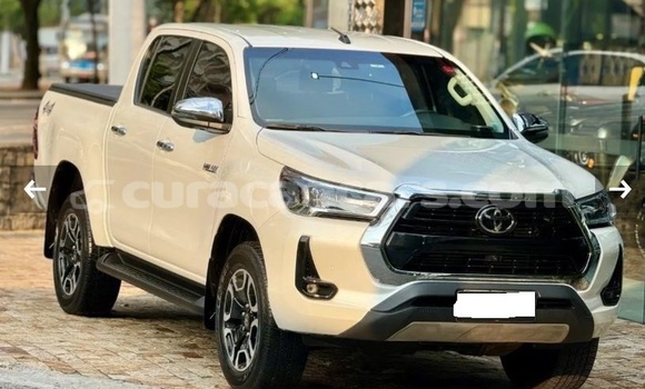 Buy Used Toyota Hilux White Car in Willemstad in Curacao