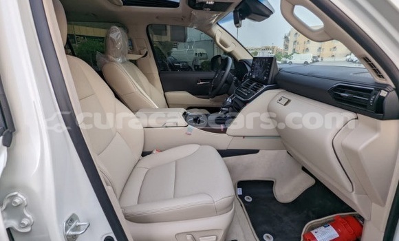 Buy Used Toyota Land Cruiser White Car in Willemstad in Curacao Buy Used Toyota Land Cruiser White Car in Willemstad in Curacao