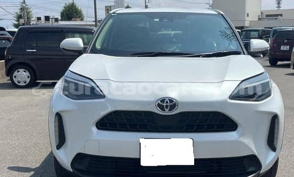 Buy Used Toyota Yaris White Car in Willemstad in Curacao