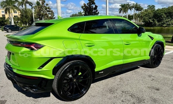 Buy Used Lamborghini Urus Green Car in Dorp Sint Willebrordus in Curacao Buy Used Lamborghini Urus Green Car in Dorp Sint Willebrordus in Curacao