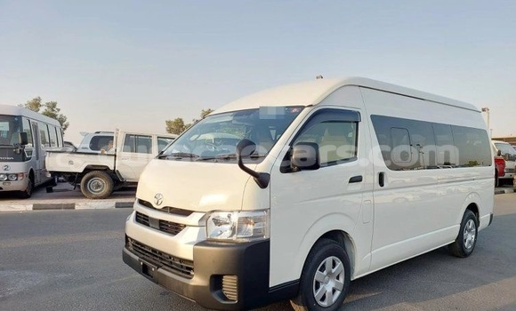 Buy Used Toyota Hiace White Car in Willemstad in Curacao