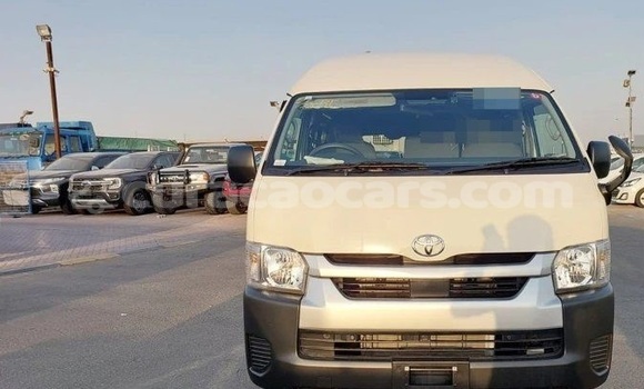Buy Used Toyota Hiace White Car in Willemstad in Curacao Buy Used Toyota Hiace White Car in Willemstad in Curacao