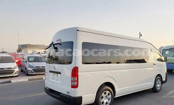 Buy Used Toyota Hiace White Car in Willemstad in Curacao Buy Used Toyota Hiace White Car in Willemstad in Curacao