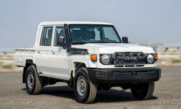 Buy Used Toyota Land Cruiser White Car in Willemstad in Curacao Buy Used Toyota Land Cruiser White Car in Willemstad in Curacao