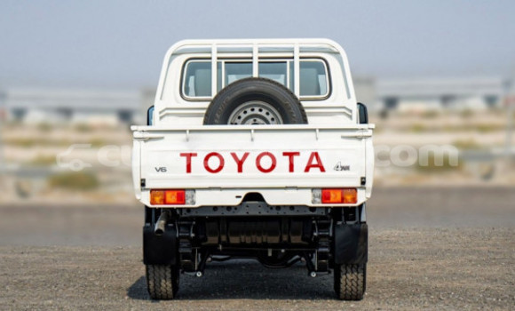 Buy Used Toyota Land Cruiser White Car in Willemstad in Curacao Buy Used Toyota Land Cruiser White Car in Willemstad in Curacao