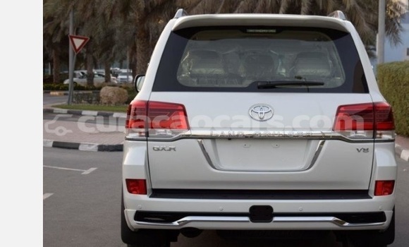Buy Used Toyota Land Cruiser White Car in Willemstad in Curacao Buy Used Toyota Land Cruiser White Car in Willemstad in Curacao
