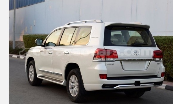 Buy Used Toyota Land Cruiser White Car in Willemstad in Curacao Buy Used Toyota Land Cruiser White Car in Willemstad in Curacao