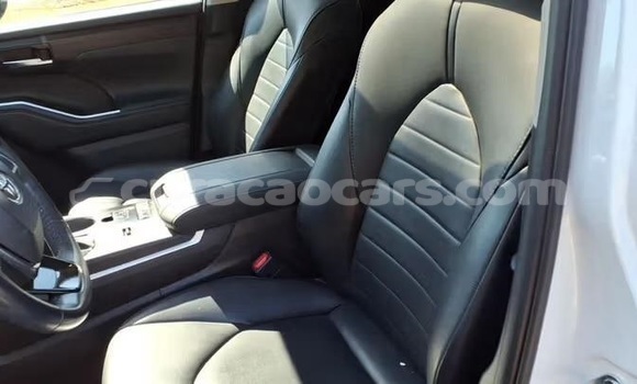Buy Used Toyota Highlander White Car in Willemstad in Curacao Buy Used Toyota Highlander White Car in Willemstad in Curacao