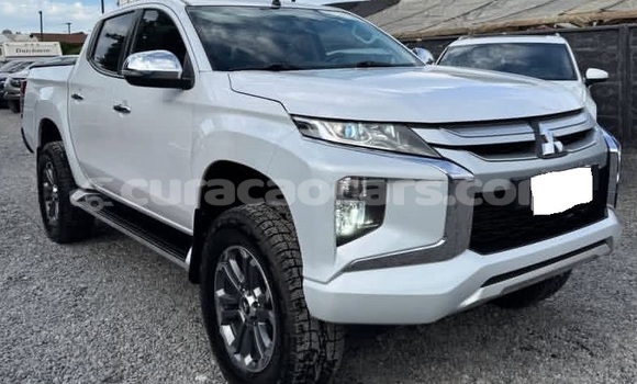 Buy Used Mitsubishi L200 White Car in Willemstad in Curacao