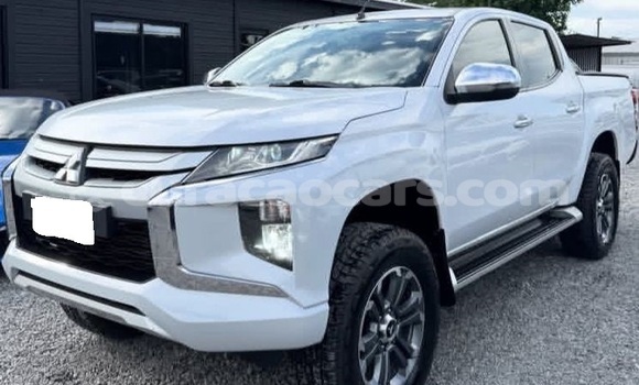 Buy Used Mitsubishi L200 White Car in Willemstad in Curacao Buy Used Mitsubishi L200 White Car in Willemstad in Curacao