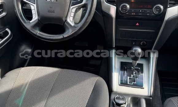 Buy Used Mitsubishi L200 White Car in Willemstad in Curacao Buy Used Mitsubishi L200 White Car in Willemstad in Curacao