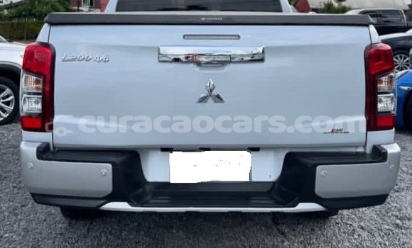Buy Used Mitsubishi L200 White Car in Willemstad in Curacao Buy Used Mitsubishi L200 White Car in Willemstad in Curacao