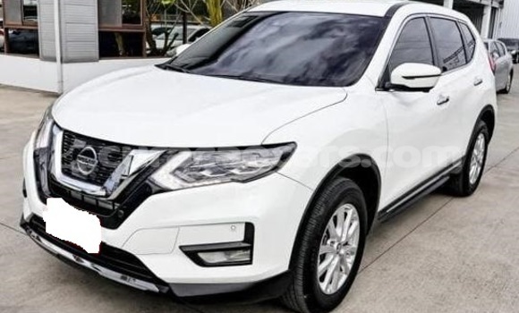Buy Used Nissan X–Trail White Car in Willemstad in Curacao