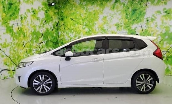 Buy Used Honda FIT White Car in Willemstad in Curacao Buy Used Honda FIT White Car in Willemstad in Curacao