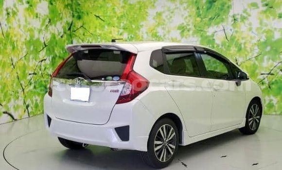 Buy Used Honda FIT White Car in Willemstad in Curacao Buy Used Honda FIT White Car in Willemstad in Curacao